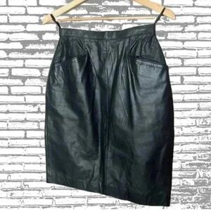Elegant Vintage Black Leather Skirt